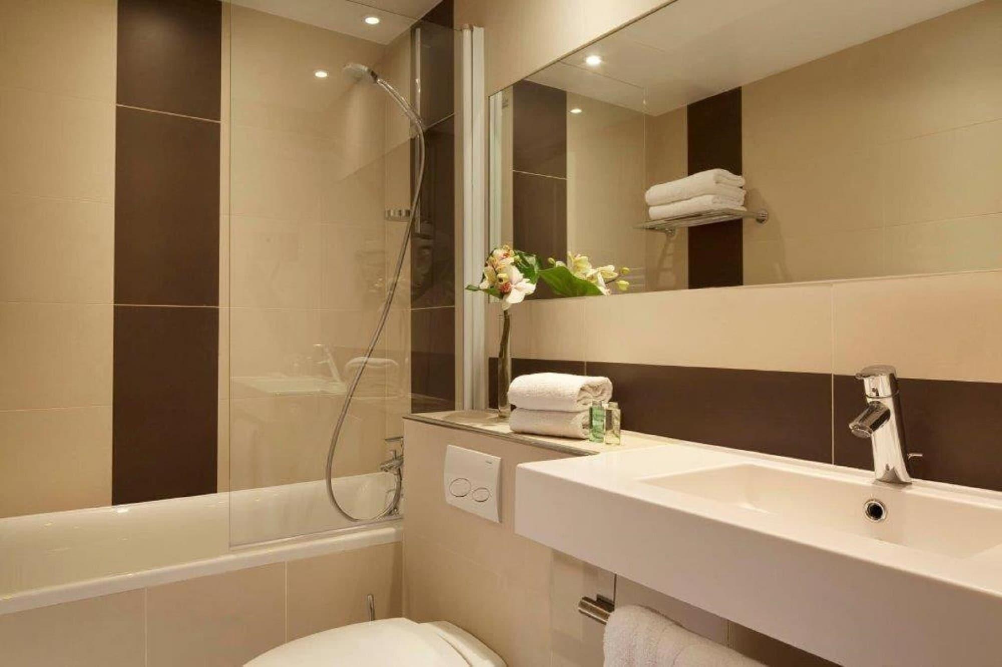 Hotel Galileo Champs Elysees Париж Экстерьер фото